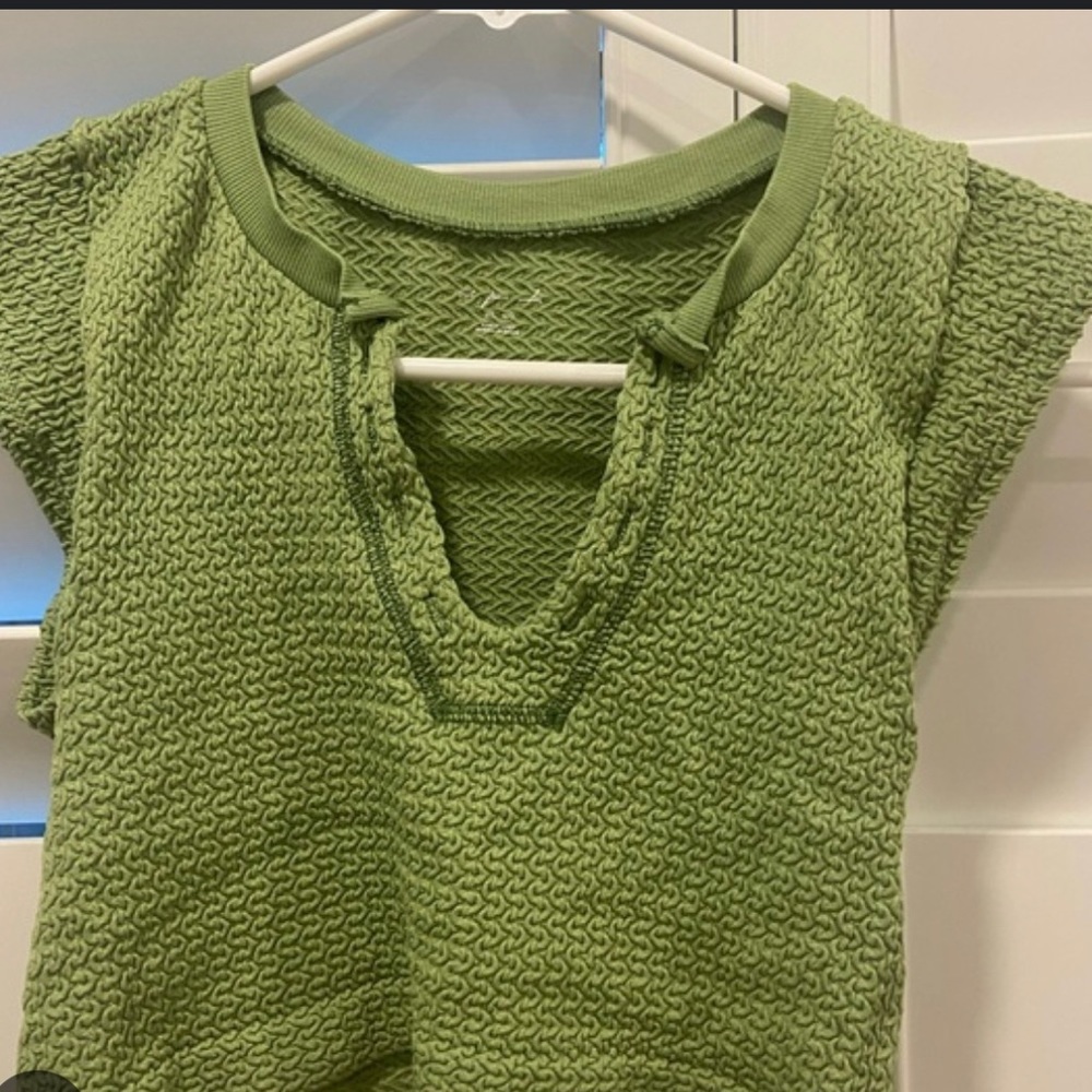 Go for Gold green top